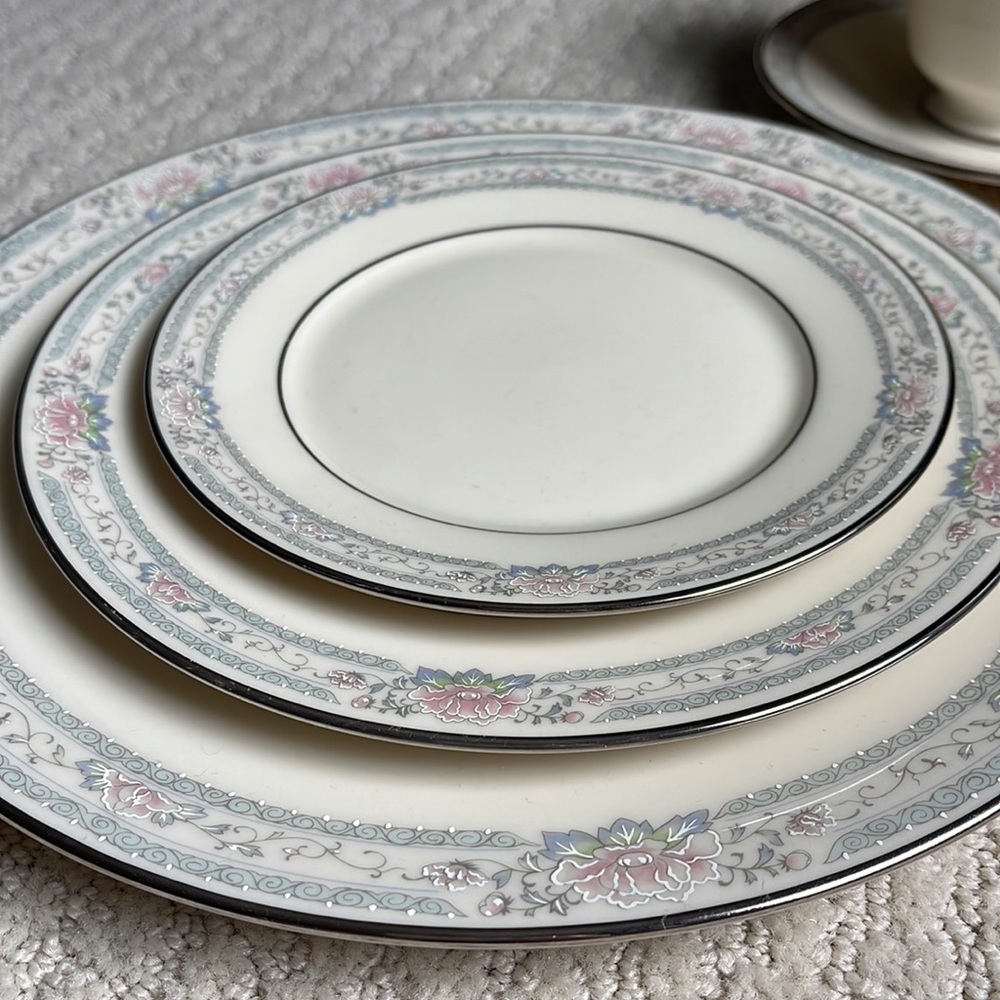Lenox Charleston China Place Setting - Picture 5 of 6
